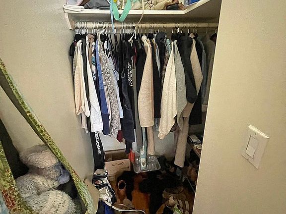 5th image of 571 Warren St #103
