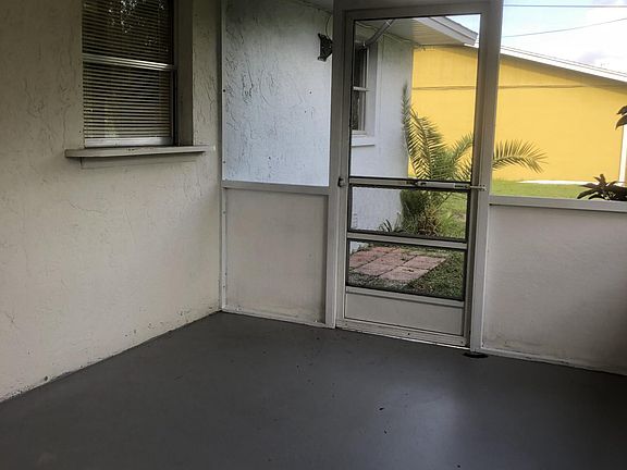 Large covered lanai