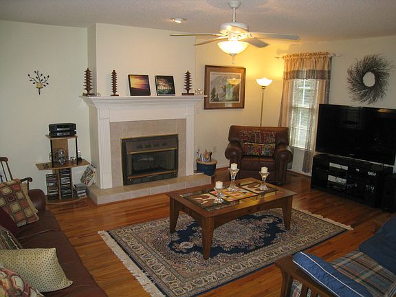 4th image of 4213 Windsor Ct