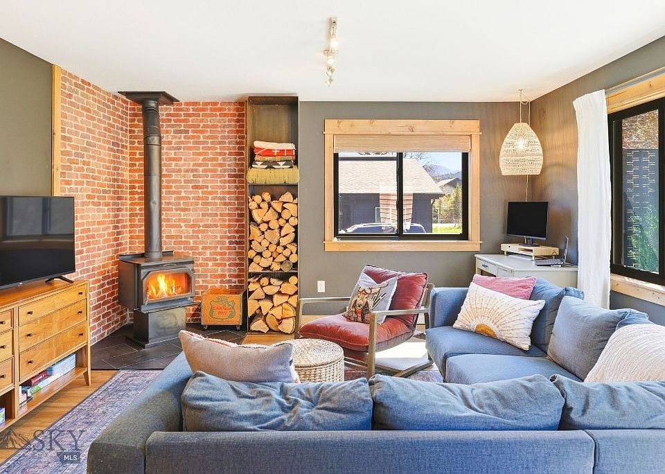 1st image of 80 Aspen Leaf Dr #13