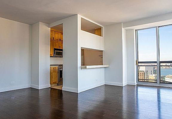4th image of 500 W 43rd St Ph D