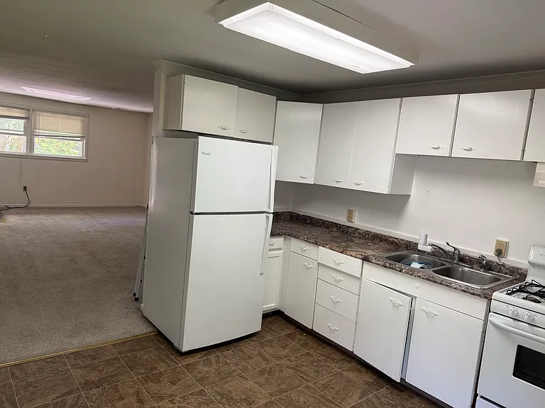 218 Tareyton Dr #1 — Photo 10