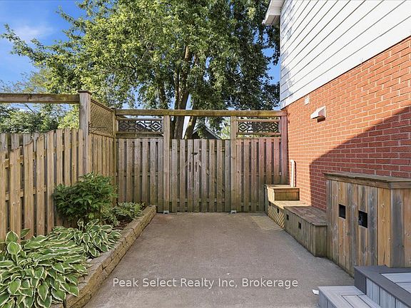 4th image of 191 Maple Ave