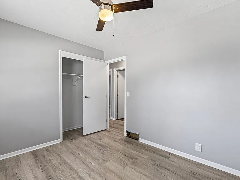 5508 S 122nd St — Photo 14