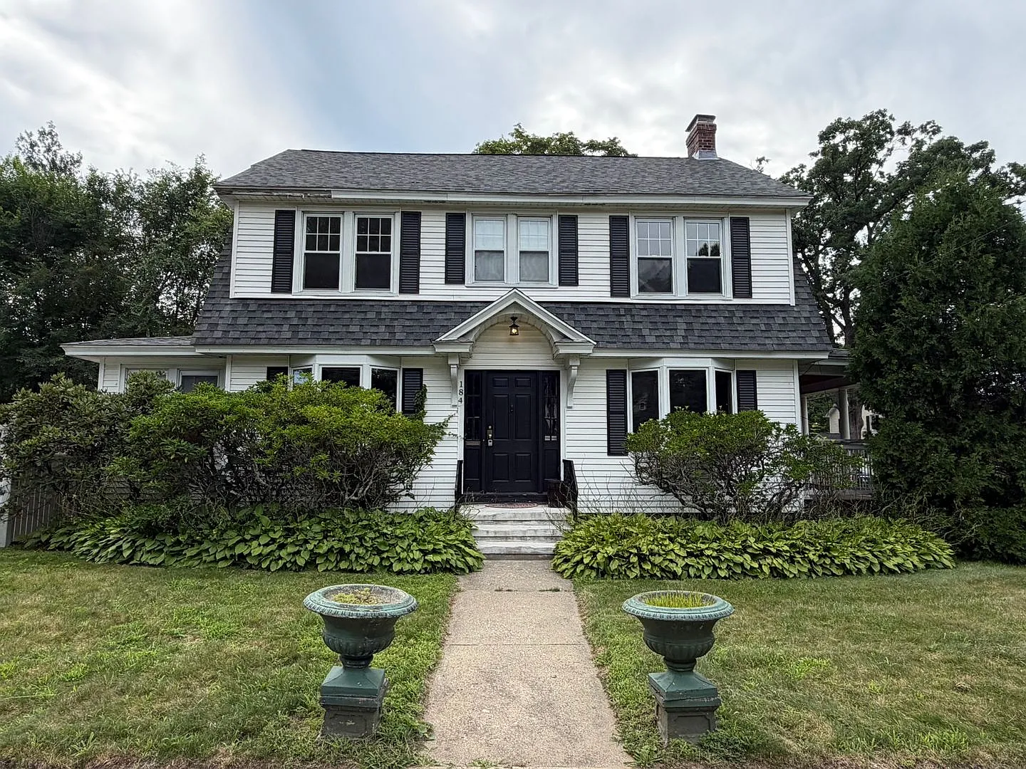 Beautiful 3 Bedroom, Single Family Home in Springfield — Photo 1