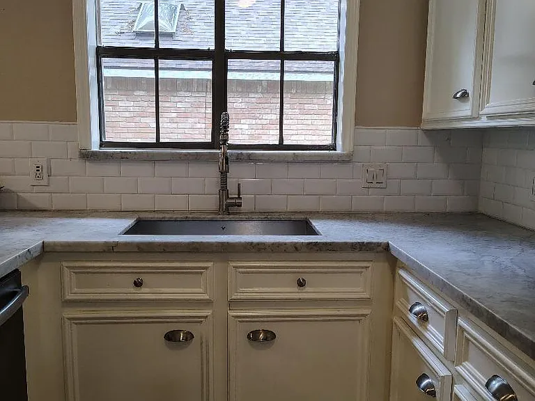 2823 Whitman Dr — Photo 13