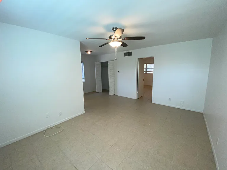 221 SE 3rd Ave #6 — Photo 5