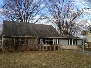 312 Clover Ave photo 1
