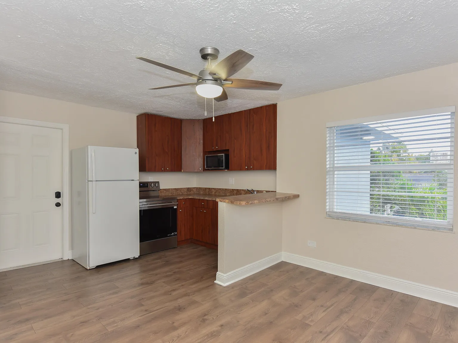 Studio, 1.0 bath, 400 sqft, $1,650 — Photo 1
