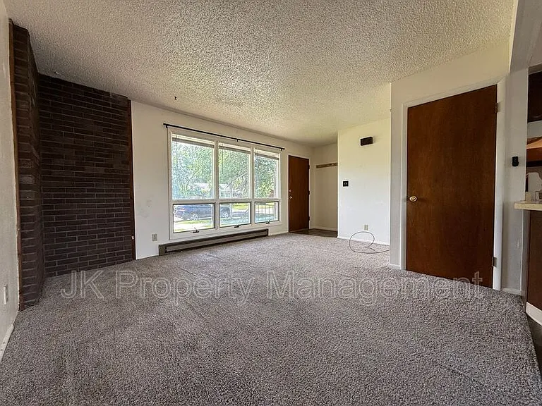 919 1st Ave SW #2 — Photo 3