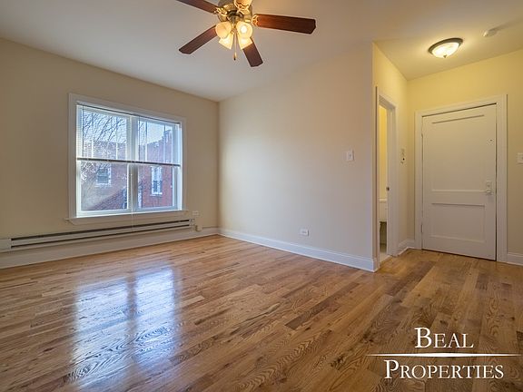 5th image of 957 W Cornelia Ave APT 3A