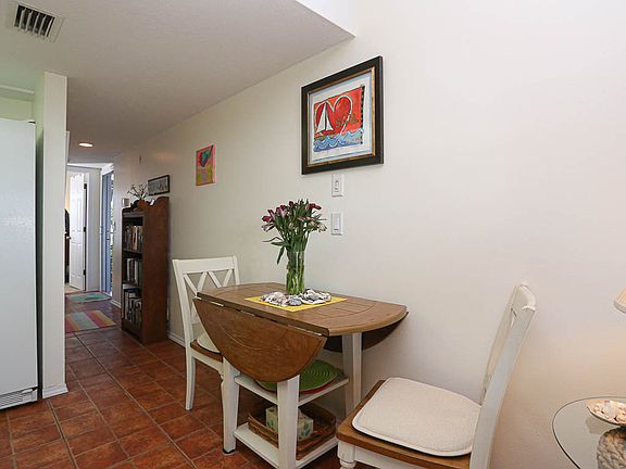 5th image of 4410 Warren Ave APT 304