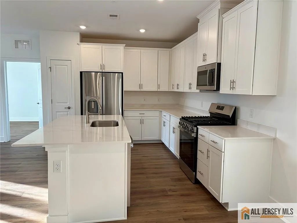 2 bed, 2.0 bath, 1182 sqft, $2,700 — Photo 3