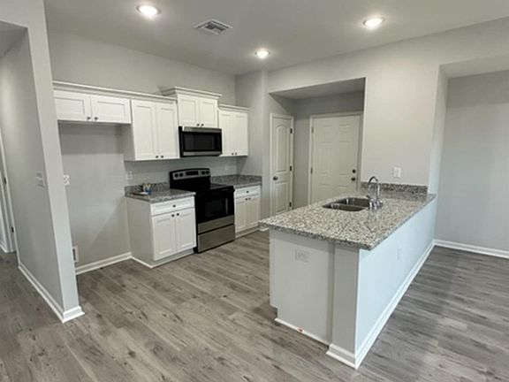 3rd image of 611 Oak