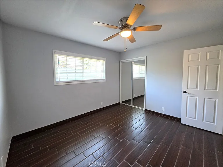221 E Maple St — Photo 11