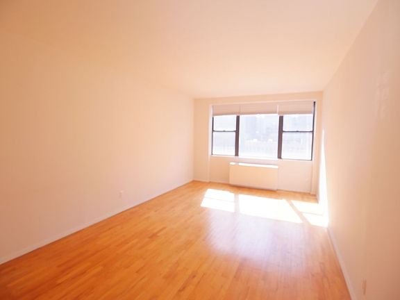 3rd image of 423 E 90th St APT 8A