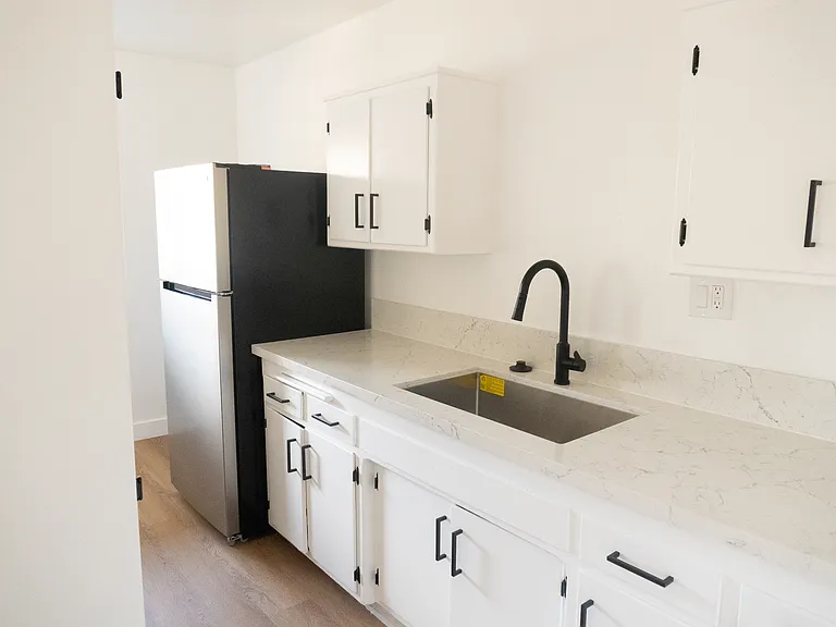 15944 Vermont Ave #19 — Photo 4