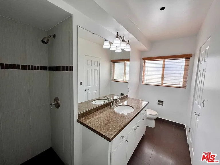415 N Palm Dr #301 — Photo 12