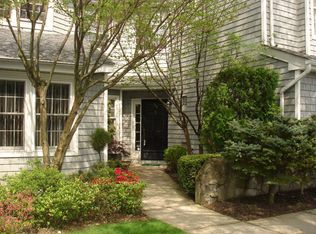 131 Lakebridge Dr N, Kings Park, NY 11754