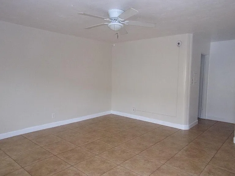 555 9th Ave N #3 — Photo 2