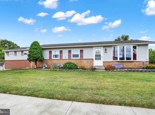 606 Oakwood Dr, Dover, PA 17315