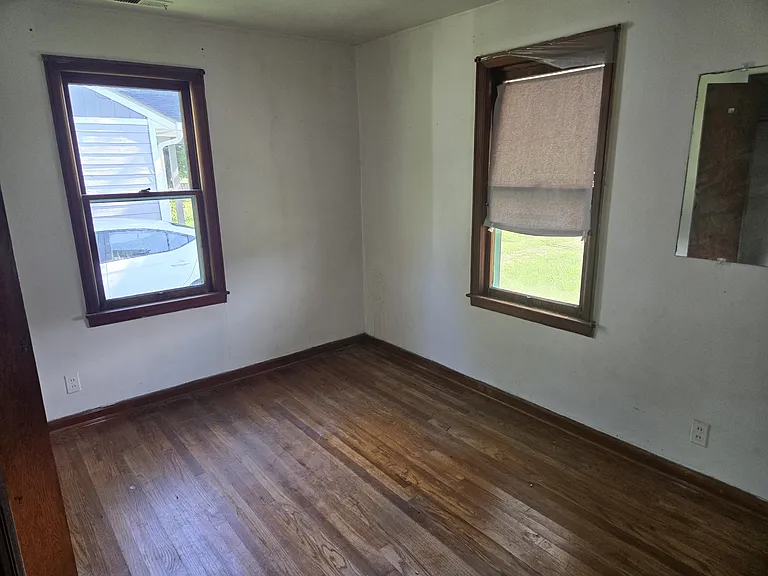 2415 Crystal St — Photo 7