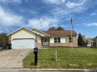 2561 Bonny Brook Dr, Howell, MI 48843