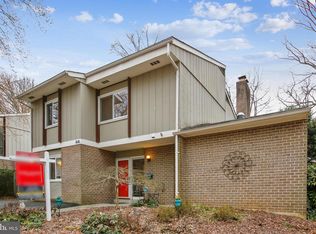 1616 Greenbriar Ct, Reston, VA 20190