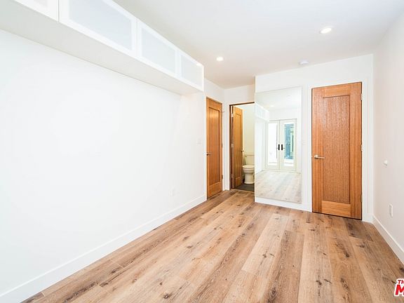 4th image of 2341 Beach Ave