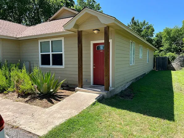 104 Stach Dr #B, Elgin, TX 78621