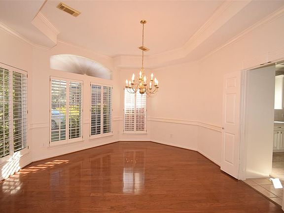 3rd image of 1926 Emerald Green Dr