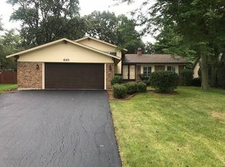 610 Greenbriar Ln, Lindenhurst, IL 60046