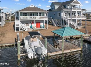 1035 1st St, Surf City, NC 28445