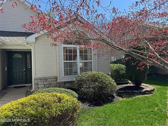 5th image of 27 Rosewood Drive