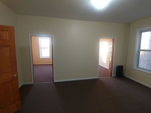 3rd image of 2442 27th St APT 2B