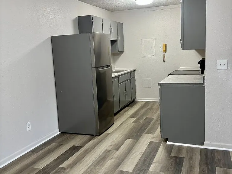 Cedar Crest Apartments — Photo 14