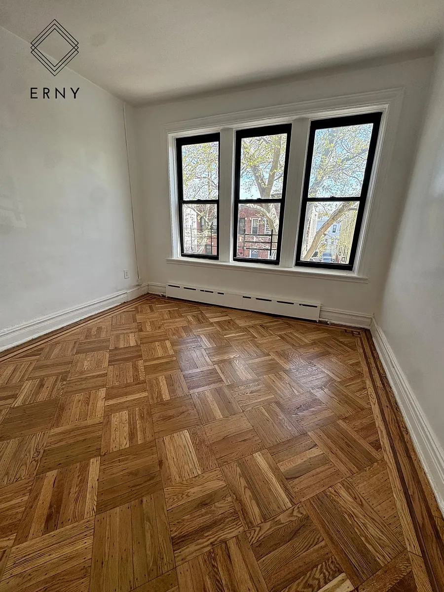 Building Photo - 216 E 93rd St #2R