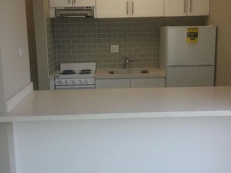 Jr one bedroom Pine St side