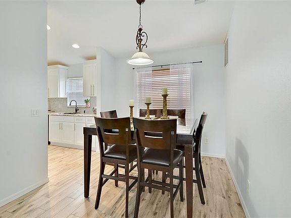 5th image of 2555 SW Chestnut Ln