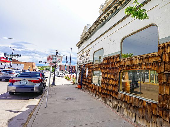 3rd image of 623 Main St