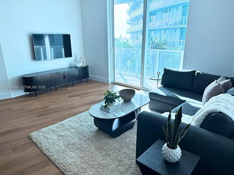 1900 N Bayshore Dr #1417 — Photo 5