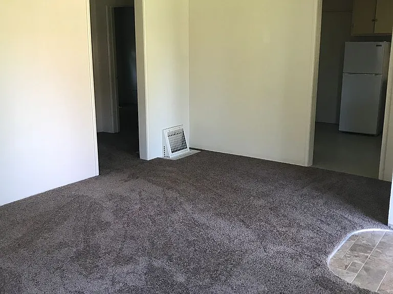 904 Taber Ave — Photo 2