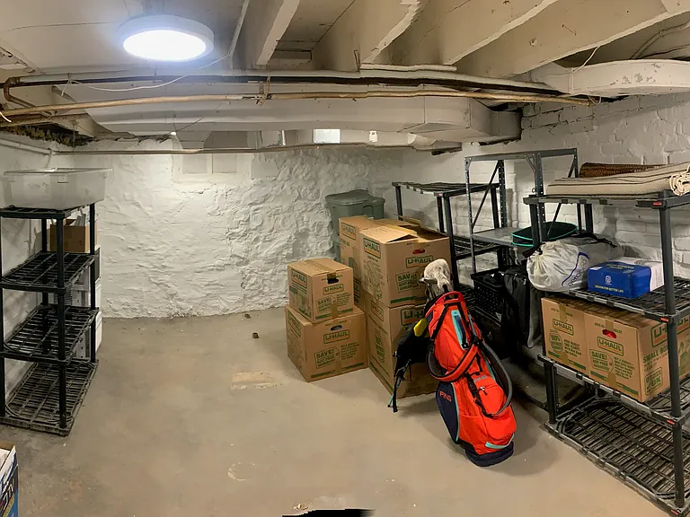 310 E Summit St — Photo 12