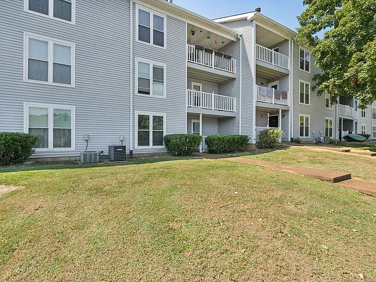 Piccadilly Apartments — Photo 17