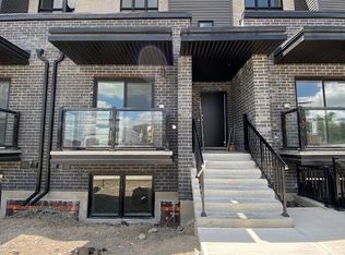 235 Chapel Hill Dr #23, Kitchener, ON N2R 0S4
