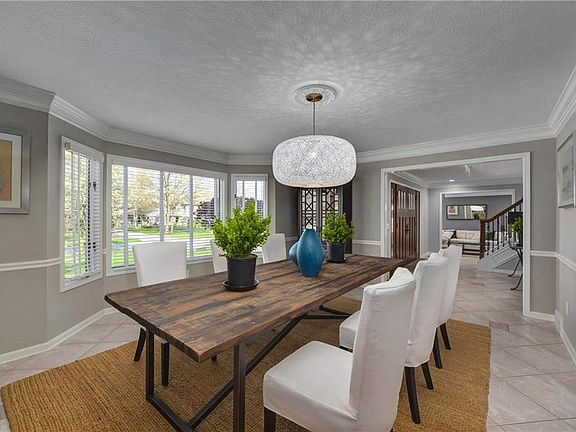 3rd image of 1587 Roseland Way