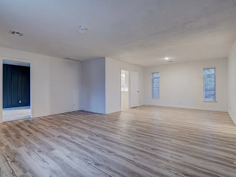 2701 NW 48th St — Photo 15