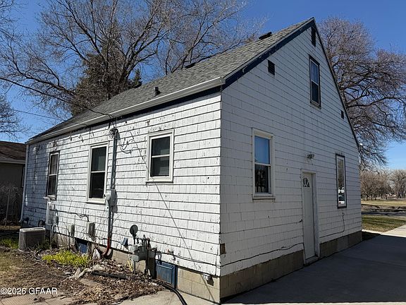 5th image of 2305 University Ave