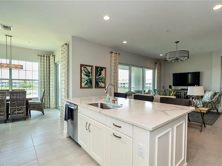 8008 Signature Club Cir — Photo 13