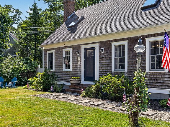 3rd image of 11 Burbank Street